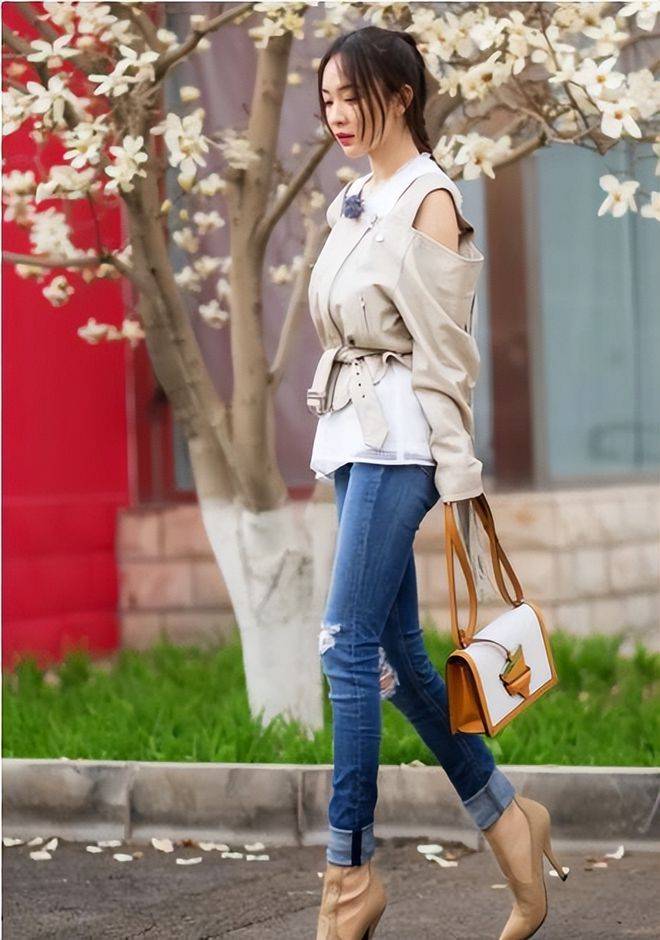 原创霍思燕身上的肉是不是有点下垂了就算衣服勒得紧实但却挺显胖