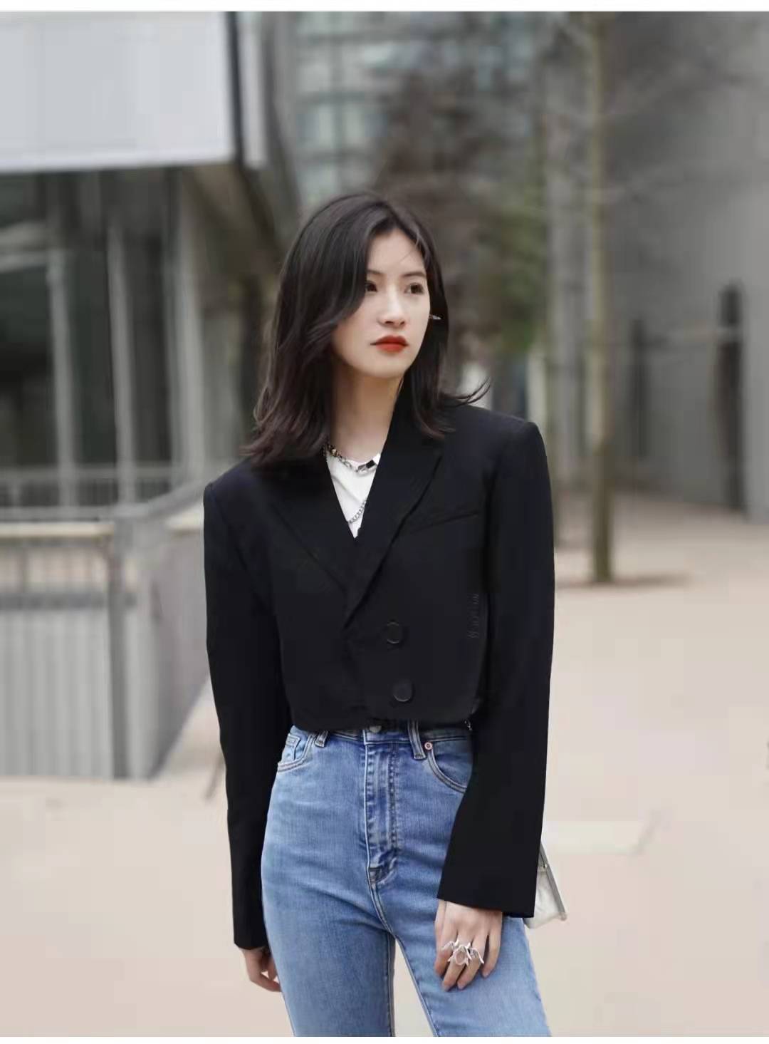 短外套搭配什么裤子好看图片_look_牛仔裤_黑色