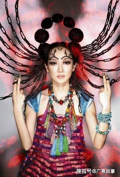 女神有种“整容”叫萨顶顶卸妆，神婆秒变女神，网友：早这样早红了！