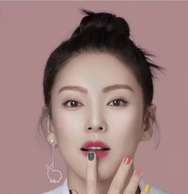 单眼皮女星割双眼皮如跨分水岭，没整好变“悲伤蛙”，成功则变气质美女？