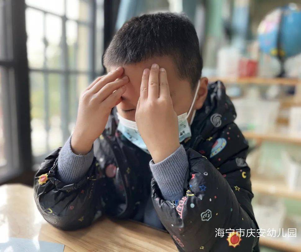 眼睛是孩子的未来记海宁市诺亚舟庆安幼儿园近视防控宣传月活动