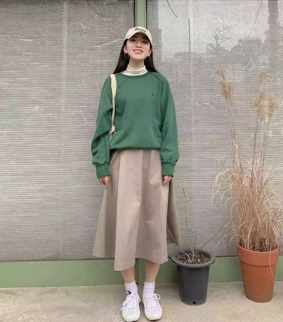 长度 春天流行“卫衣+半身裙”，当休闲和优雅撞个满怀，美得令人心动