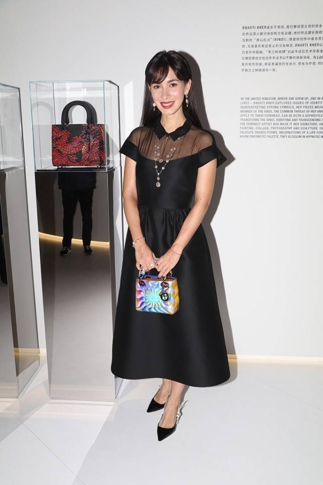 魅力 王子文果真是“行走的Dior”,和女明星穿同款,气场比高个子还强