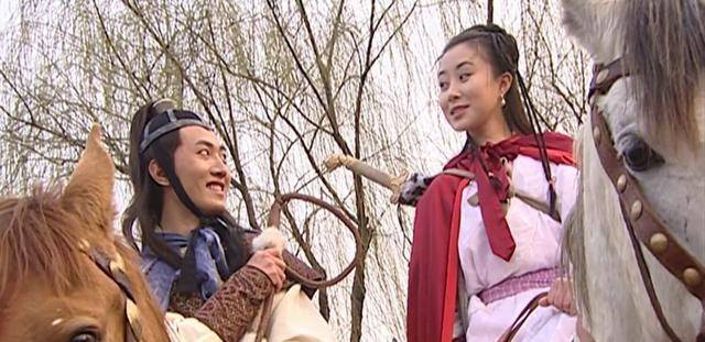 书末的狄云在新修版中超越了丁典,成为了名副其实的连城诀第一高手