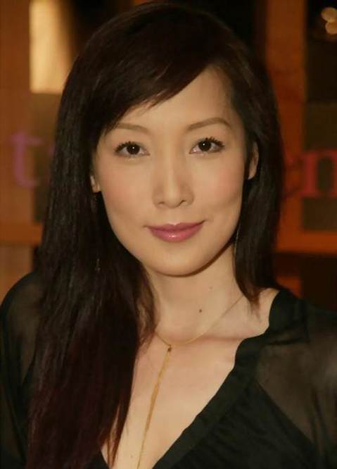 下巴TVB钟爱长脸女星？有人端庄大气，有人造型拉胯变“苦瓜脸”！