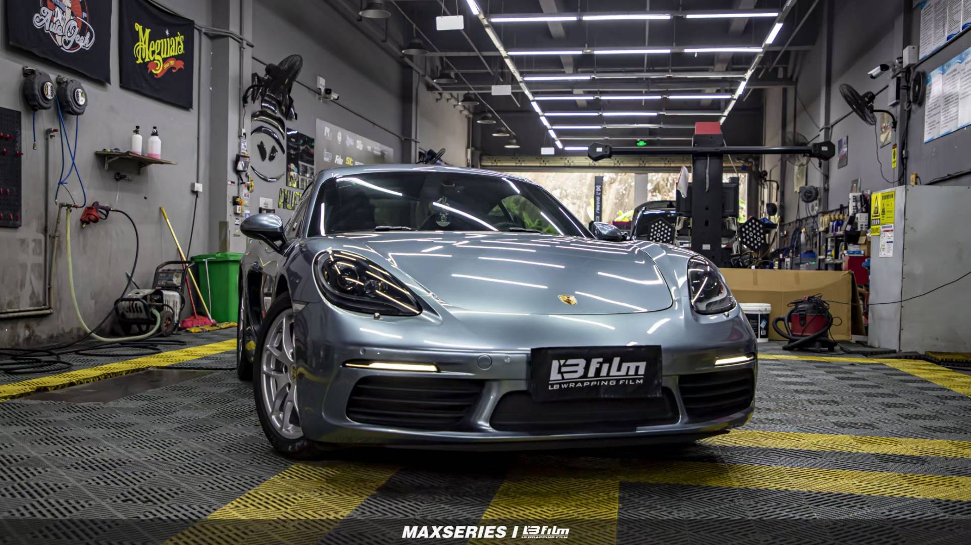 独有的流动质感保时捷718液态金属索玛托蓝改色膜lbfilm