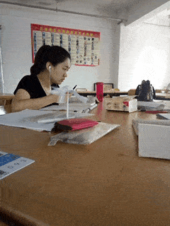 什么|搞笑GIF趣图：他们跟我说KTV有一群美女正在等我