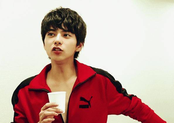 胜利还有比佐藤胜利头更小的男明星吗？