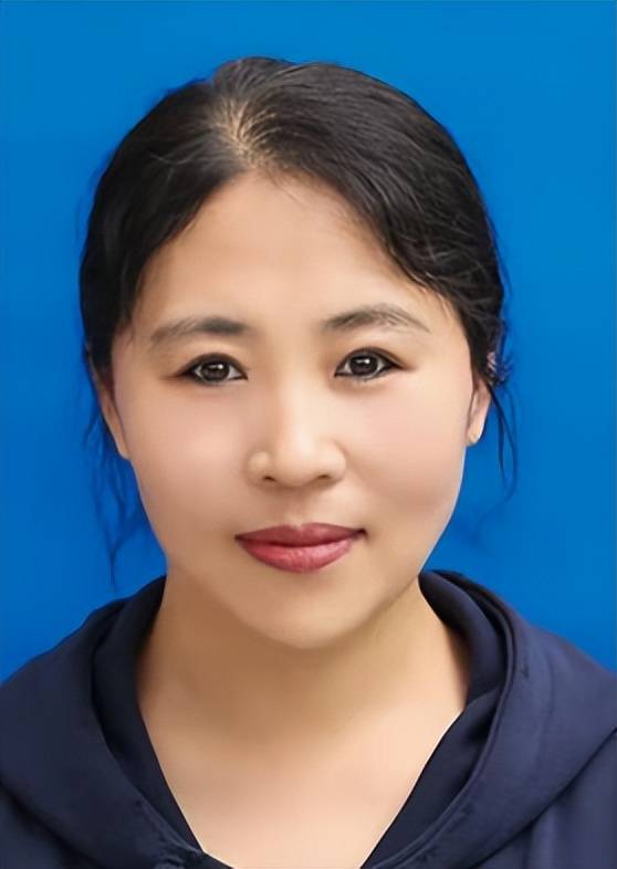 现任望奎县教师进修校干训部主任,中学一级教师,曾获得省级教学能手