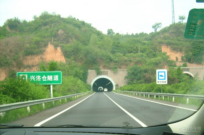 连霍高速兴洛仓隧道比如小吴4月5日晚上21点半,从洛阳市孟津区开车回