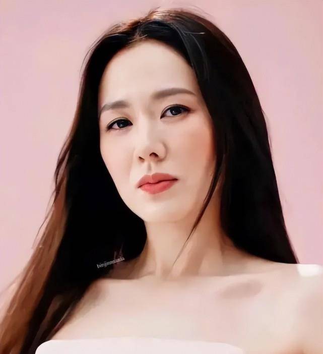 孙艺珍近照曝光,脸部下垂自然衰老痕迹明显,被网友夸:孙仙好美