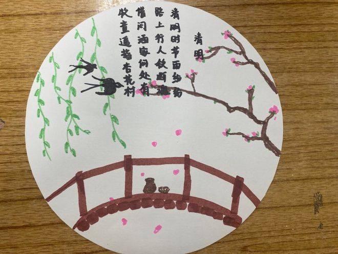 在各班主任的引导下,学生们绘制出一幅幅清明节主题手抄报,用无声的