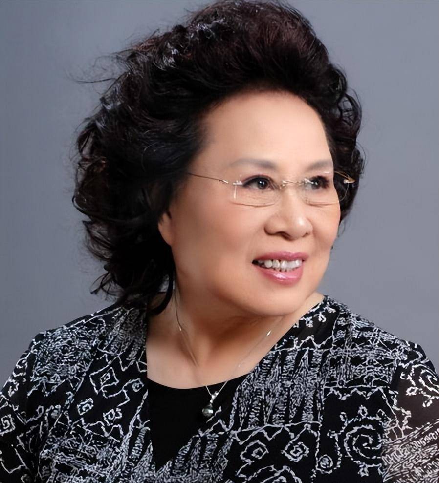 著名歌唱家胡松華:與張曼茹60年婚姻終有別,晚年女兒成他的依靠_時候