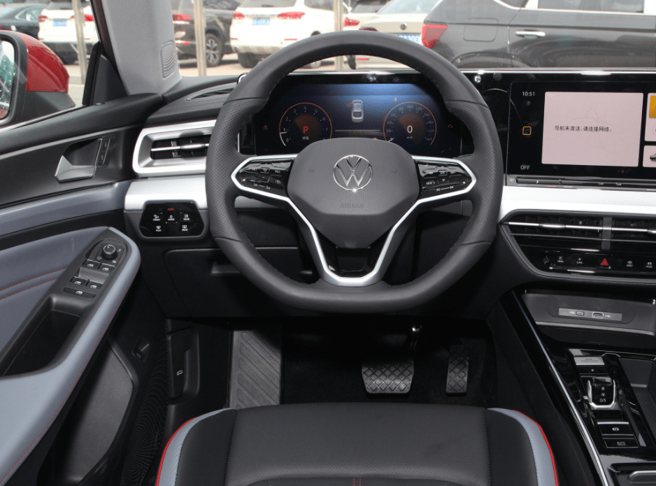 凌渡l内饰科幻空间够大顶配不到19万适合年轻家庭入手