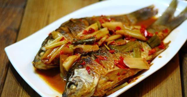 原创炖鲫鱼用它做调味料肉质细腻味道鲜美吃起来赞不绝口