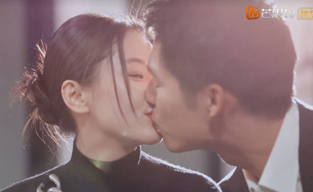 吴永恩太会了,主动要求王子文坐在旁边,目的是为了方便接吻吗?
