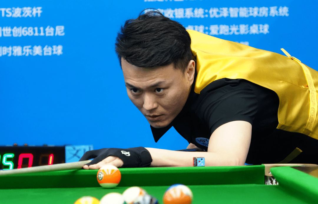 郝添在对阵"光头强"杨帆的比赛中火力全开,整场比赛打出6炸6接,以13:6