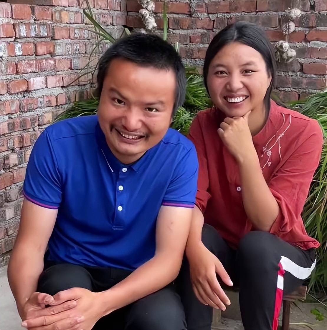 原创自作自受牛爱芳卖课捞金被粉丝围堵不敢出门无奈隔窗喊话