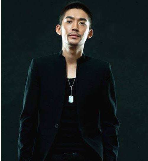 51岁江珊近照,36岁丈夫比靳东还要帅,18岁女儿很满意_生活_为人_红火