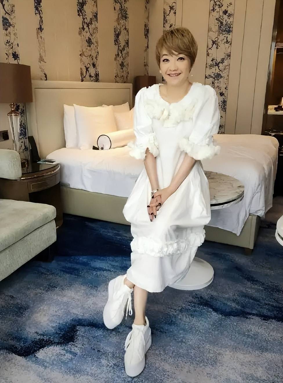 的窘况:县城商演,和粉丝借钱,一地的尴尬与心酸_徐怀钰_陈淑桦_许美静
