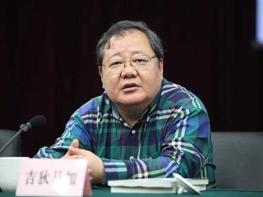 “著名诗人”,这个头衔已经用烂了?确实有些“虚”|文化观察