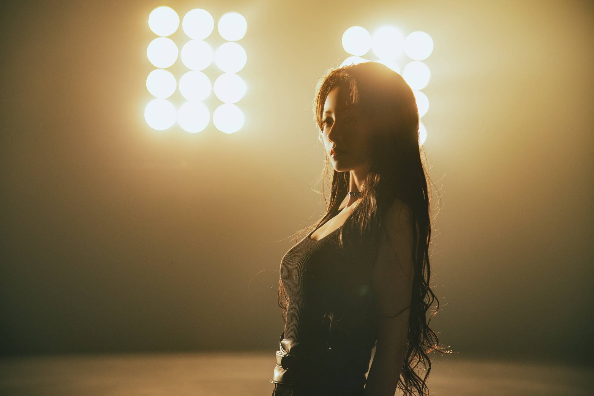 喻言翻跳hush惊艳侧拍神图合集喻言光影中热舞身材性感舞姿火辣