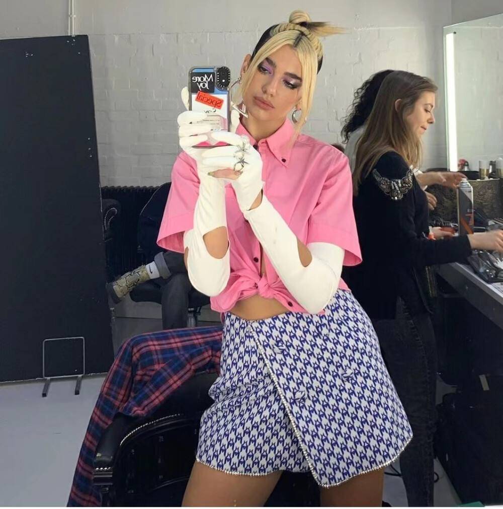 从粉红女郎看y2k风._时尚_流行期_科技