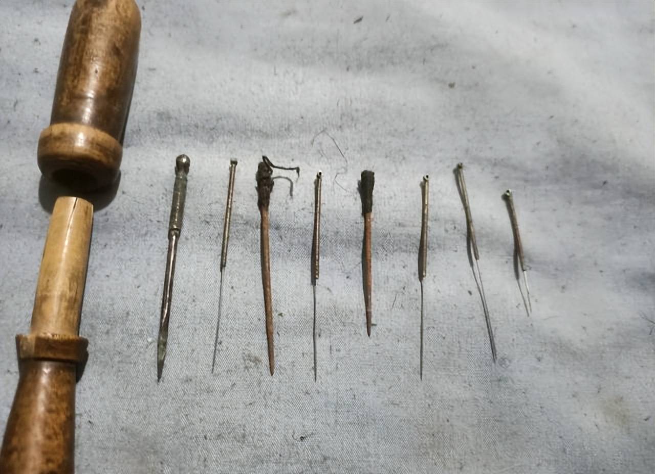 原创
河南老物件,有表起子,气吹,铜哨,再不看一眼它们就进博物馆了