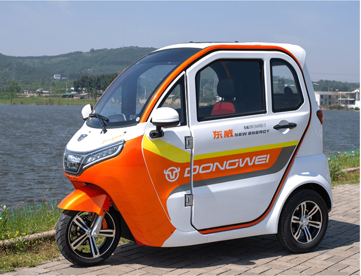 2款全封闭式三轮车价格1万元起能跑100公里适合代步和接娃