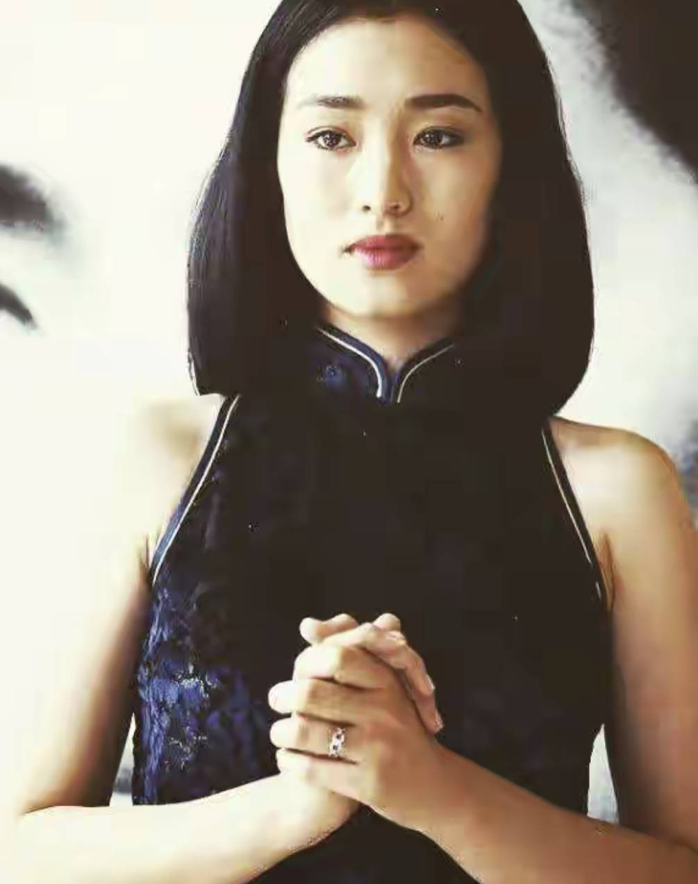 巩俐到底有多爱旗袍看她从少女时期到中年阶段的造型就明白了