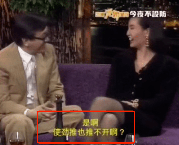 3bbeb31a49cd48be8ce047951fea2717 深夜来爆瓜，明星家暴出轨喜当爹、黑料被扒，一个比一个劲爆