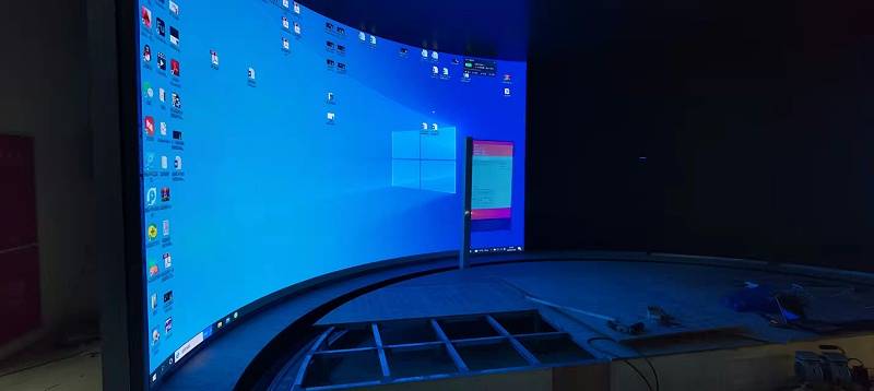 55寸loed弧形滑轨屏助力成都芯谷产业园多媒体展厅建设