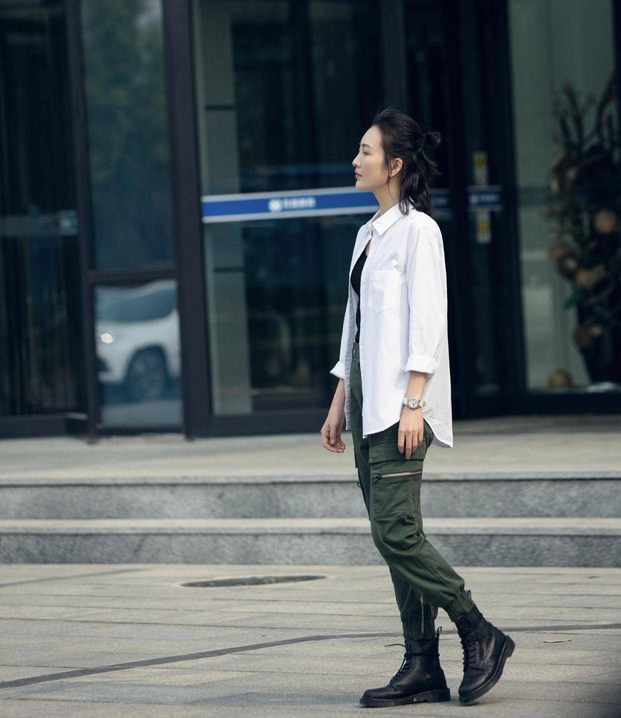 原创气质女神王鸥果然不一样穿浅紫色连衣裙配盘发气场全开