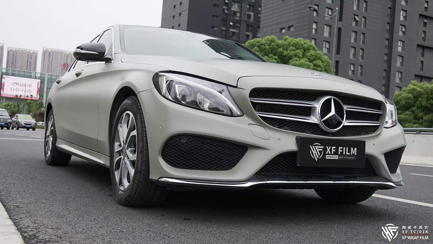 质感细腻 低调耐看,奔驰陶瓷卡其灰改色膜-熊范范