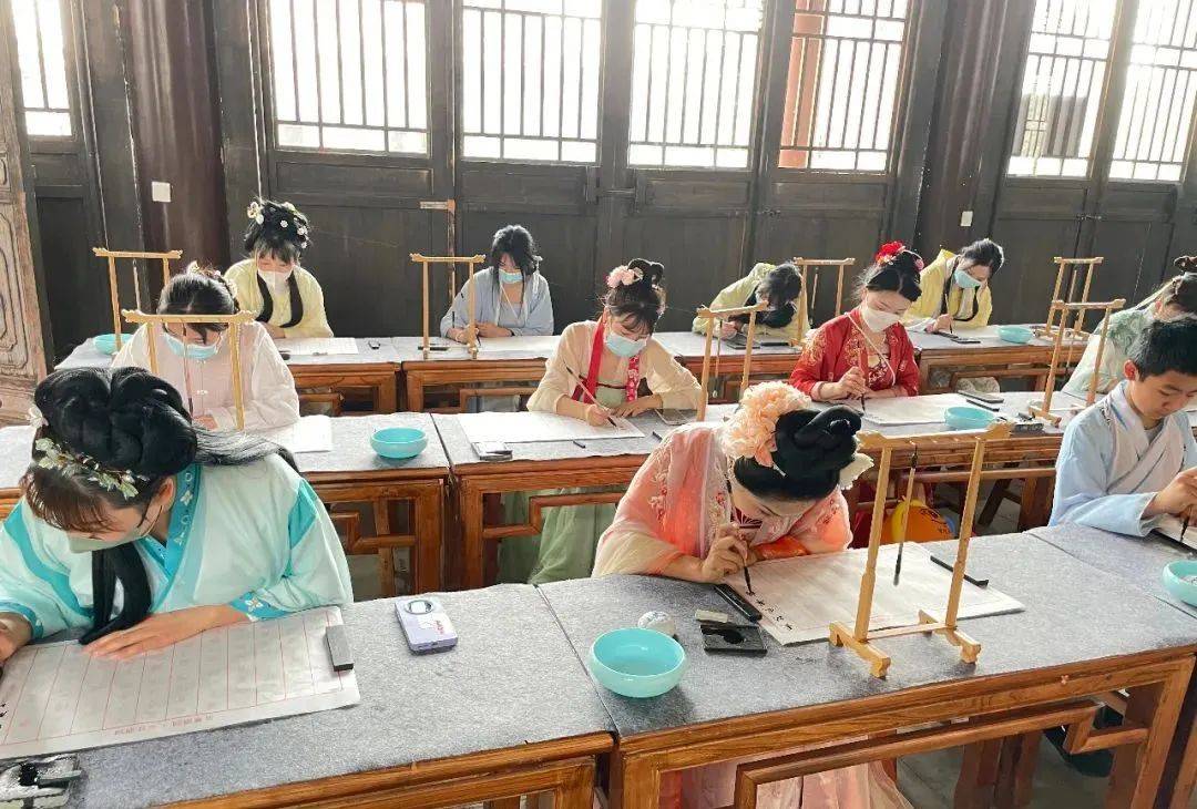 “沐春风静初三日，俪行白鹿趁年华”白鹿原上文化游