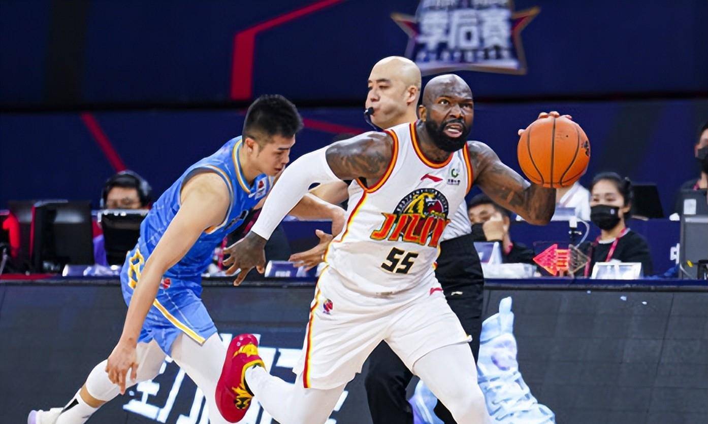 琼斯让首钢成笑柄哈德森没站好最后一班岗季后赛12进8焦点人物