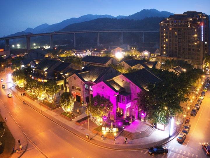 沙坪坝区融汇温泉泉里小镇入选2022年度重庆市特色小镇