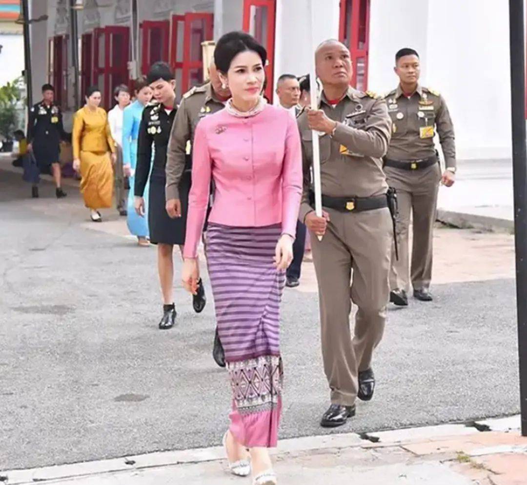 苏提达又露出胜利的微笑,多种迹象表明,诗妮娜再次成