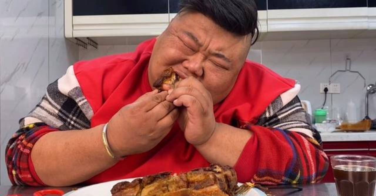 又有两位美食主播让网友操碎了心,高油高脂摄入,走路都费劲_恩克_减肥