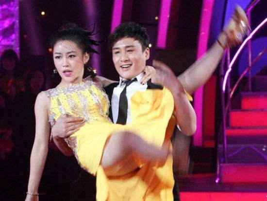 原创潘晓婷罕见跳舞照片不光是九球天后跳舞也是非常出色