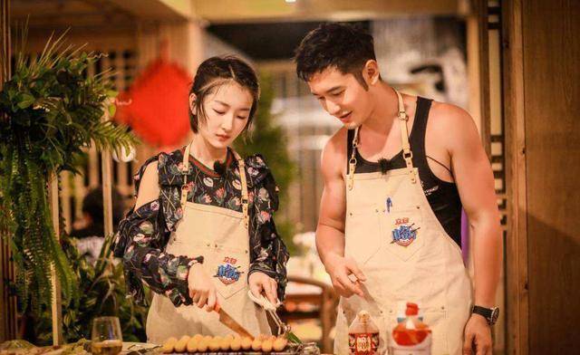 黄晓明又一经纪人离开,上个正在捧流量小生,郭婷婷呢?