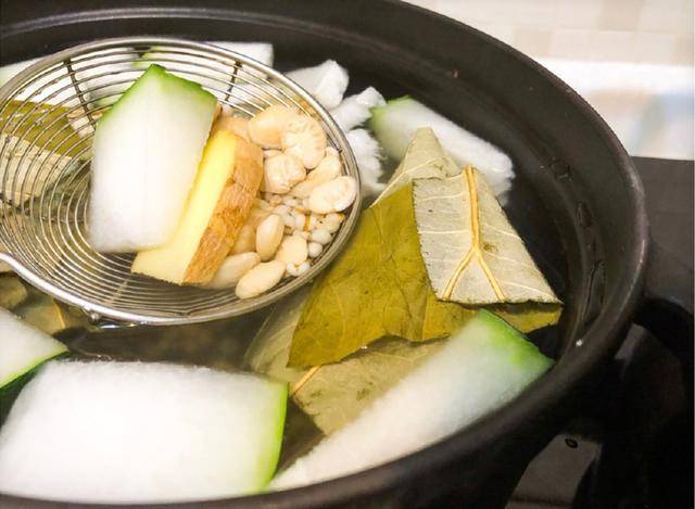 夏天汤水食谱-荷叶冬瓜薏仁汤,消暑清热,去水肿还有益减肥瘦身_step