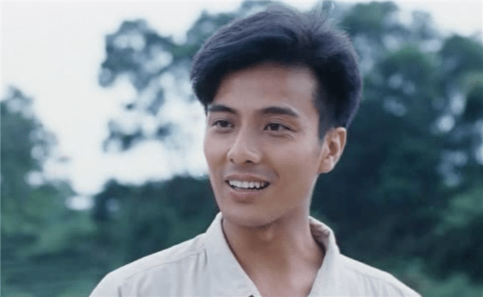 出生于1936年的于寒是一位印尼华人,他在很小的时候便离家寻求自立,在