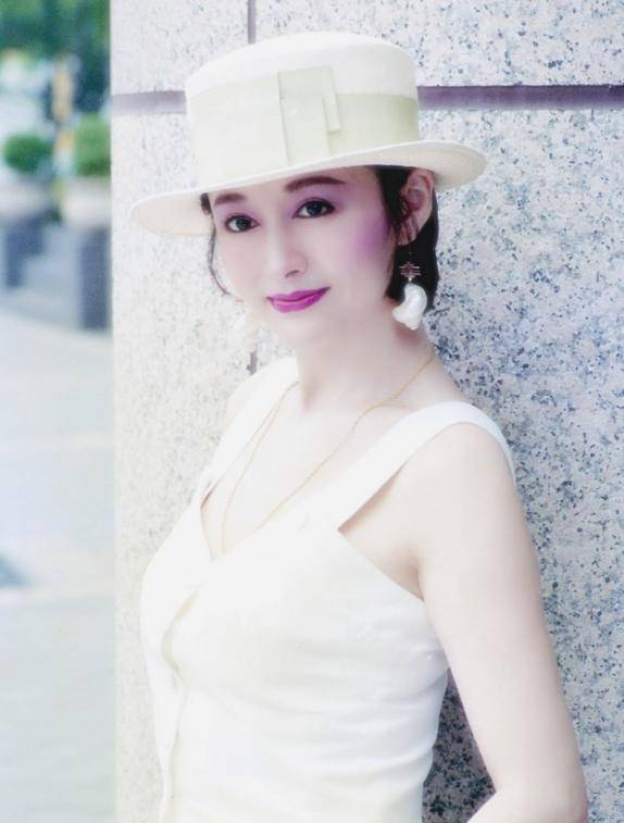 潘迎紫的"不老"神话,73岁依然少女模样,网友:震惊到家了_皮肤_经典