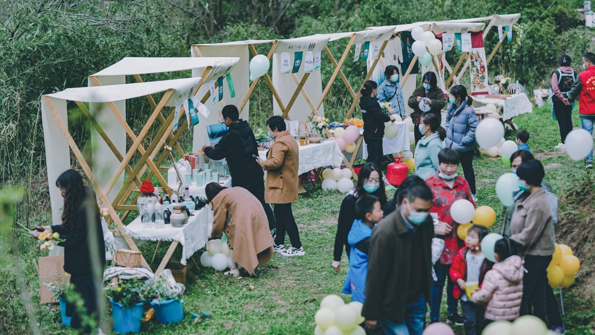 山谷市集感谢永不迟到的春日永远自由的山野和奔赴而来的你