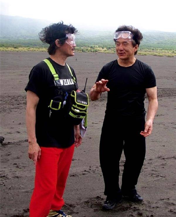 原创68岁陈勋奇与成龙再度合作晒拍摄现场照片近照老到认不出