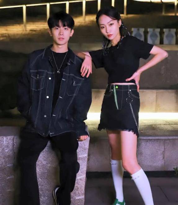 邵雨轩和男网红拍写真,却暴露张小花暗恋对方,网友:这闺蜜能处_合作