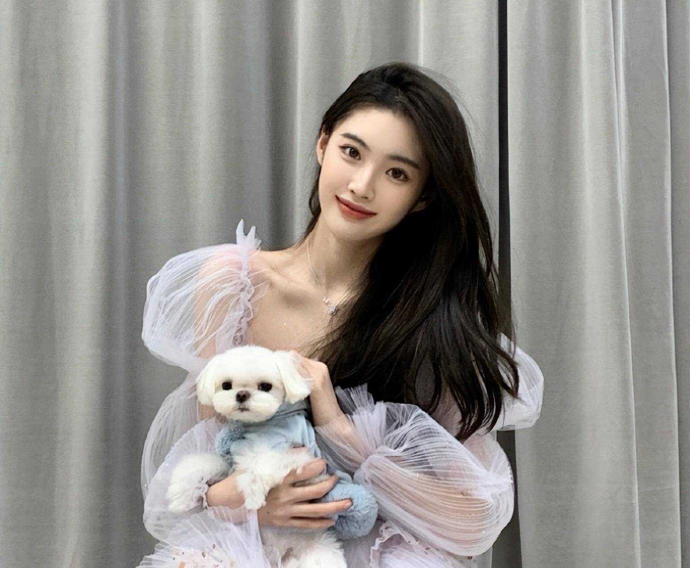 原创ming恋爱了女友曝光颜值极高身材完美曾是uzi女友的闺蜜