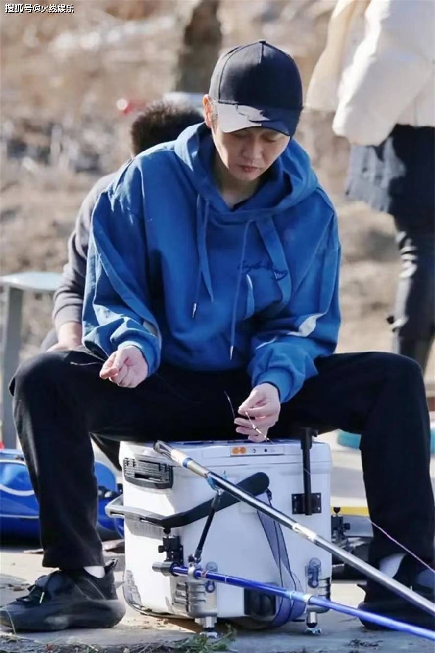 原创孟鹤堂悠闲垂钓享受生活热爱工作堂良未来可期