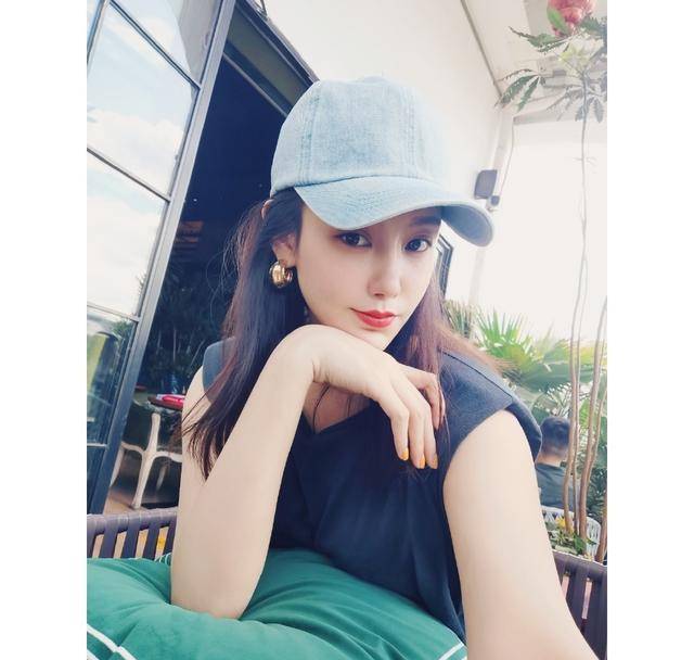 和石洋子结婚后也是十分幸福快乐,两人还育有一名女儿吴熙儿(猪猪)